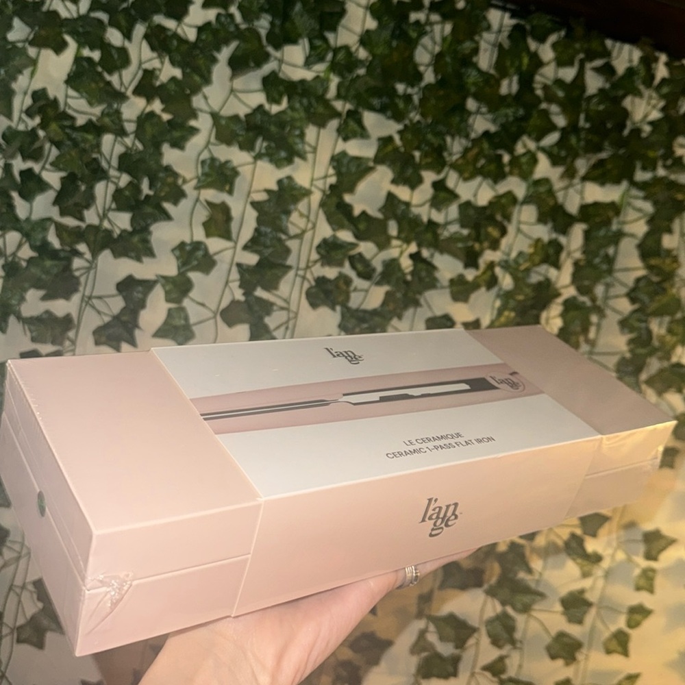 L’ange Flat Iron sealed brand new